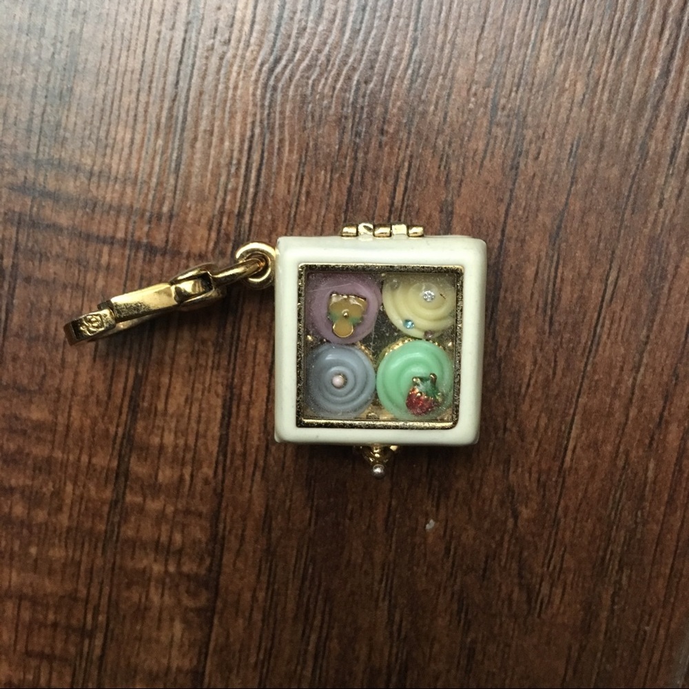 Juicy Couture opening cupcake box charm